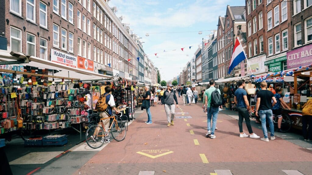 Albert Cuypmarkt in De Pijp People speaking Dutch at Albert Cuypmarkt in De Pijp