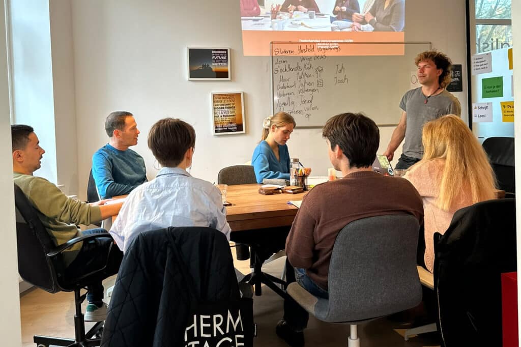 Dutch teacher Joshua in class teaching students in Dutch
